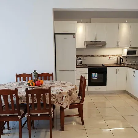 Limnaria Villas Ground Floor 아파트 파포스
