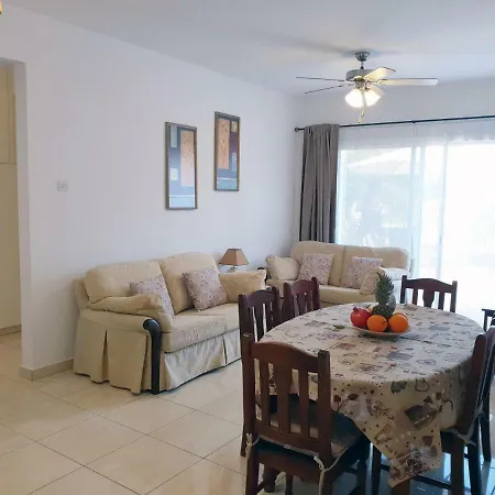 Limnaria Villas Ground Floor * 파포스