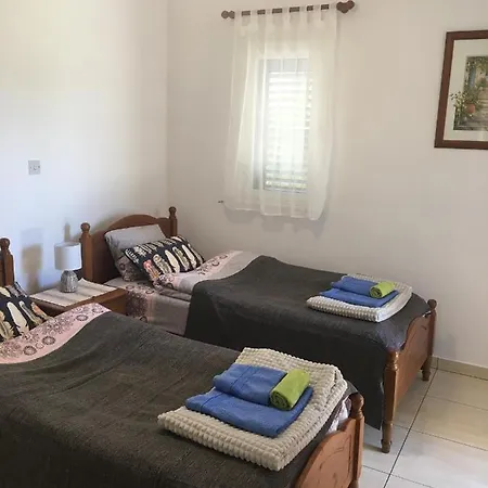 Limnaria Villas Ground Floor 파포스